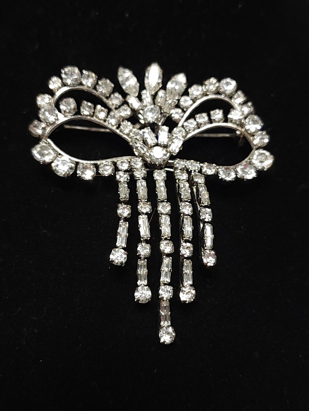 Vintage MADE IN AUSTRIA Rhinestone Bow Brooch Pin Waterfall Fringe Mint Sparkly